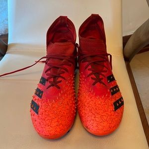 Adidas predator soccer cleats men’s US size 12 + shin guards!